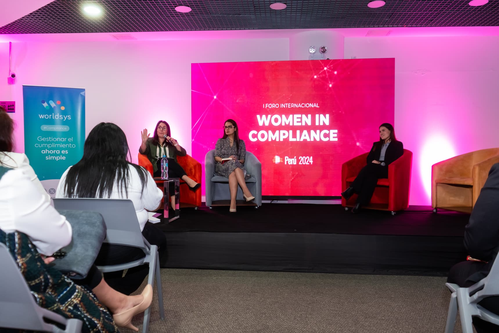 https://icompliancepe.s3.us-east-2.amazonaws.com/assets/women/47.jpg