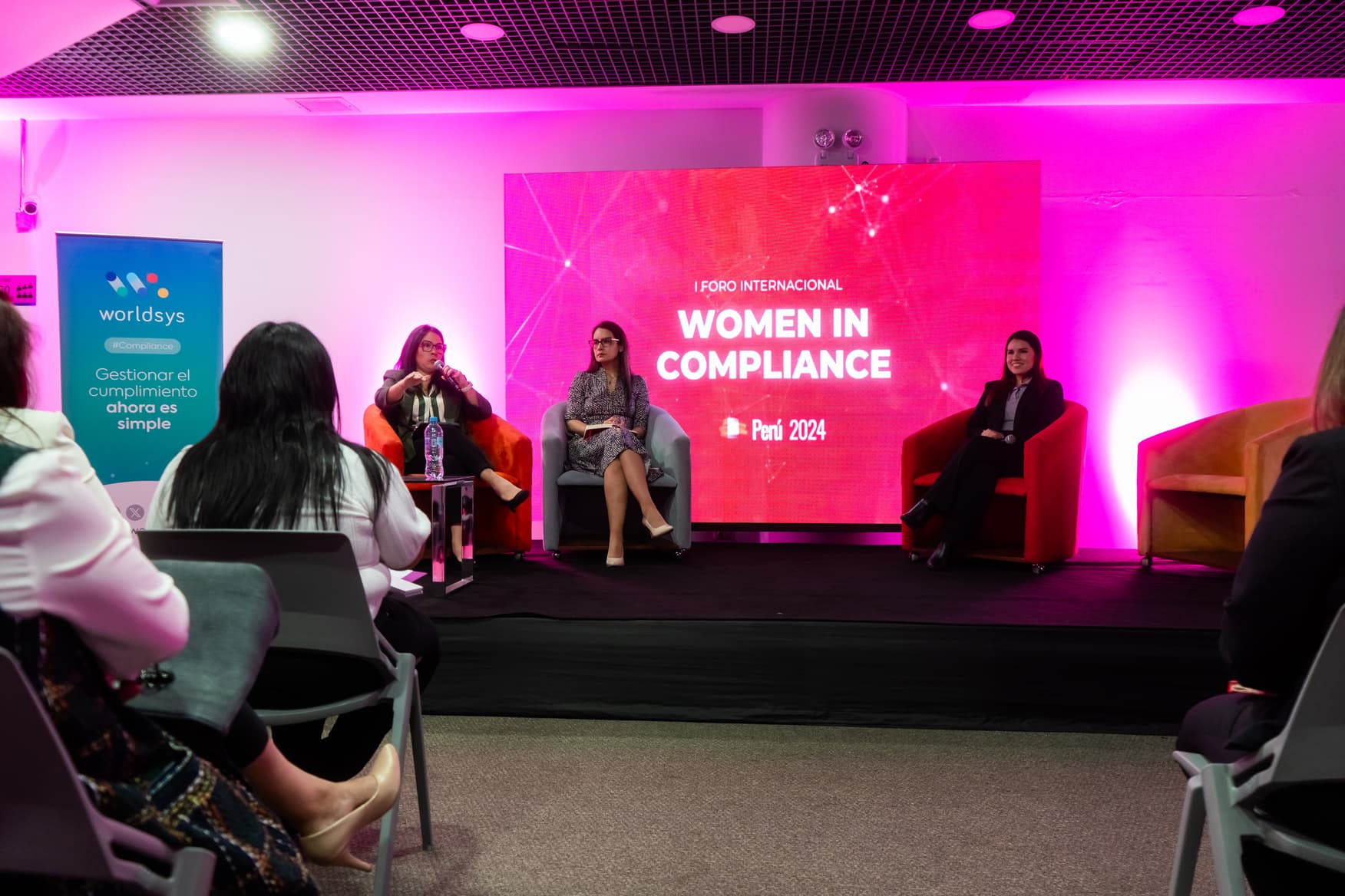 https://icompliancepe.s3.us-east-2.amazonaws.com/assets/women/48.jpg