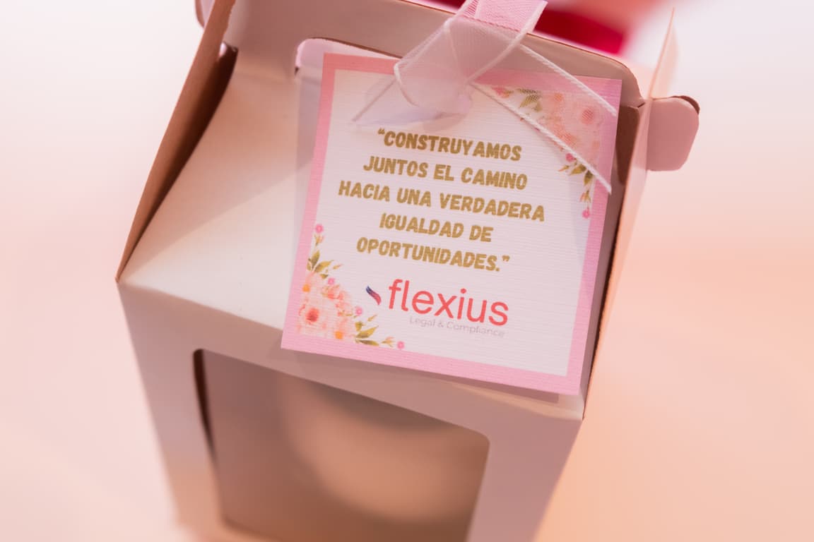 https://icompliancepe.s3.us-east-2.amazonaws.com/assets/women/5.jpg