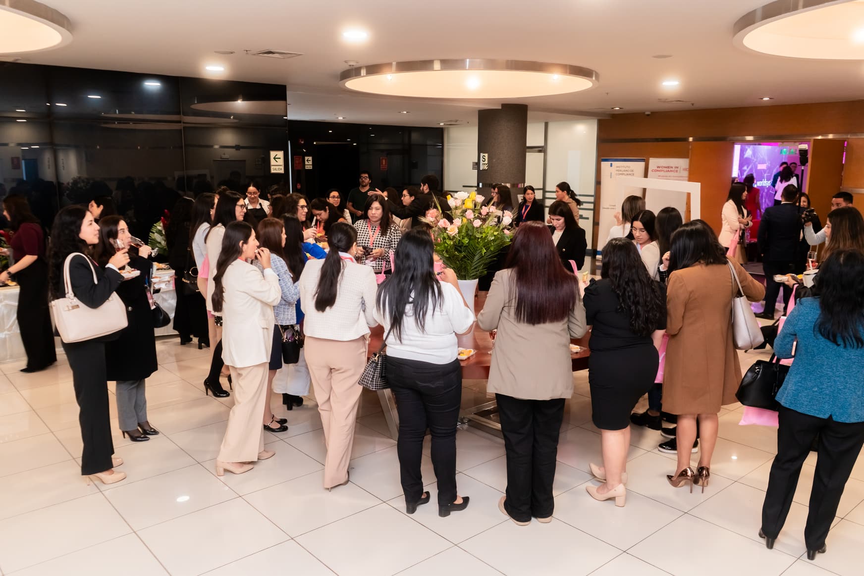 https://icompliancepe.s3.us-east-2.amazonaws.com/assets/women/60.jpg