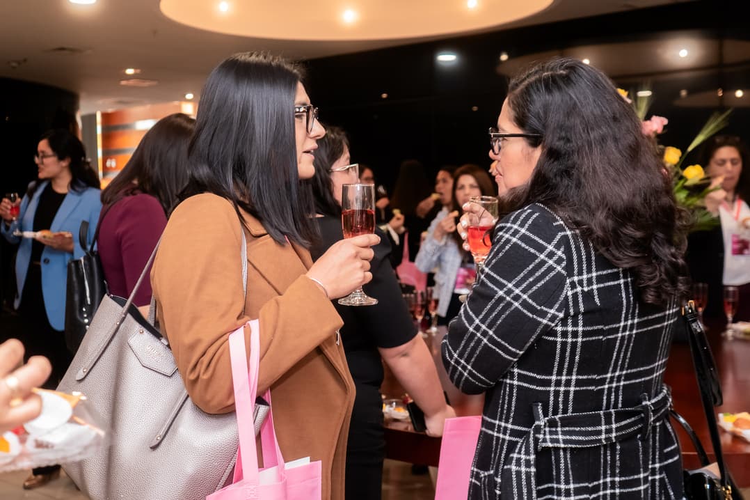 https://icompliancepe.s3.us-east-2.amazonaws.com/assets/women/61.jpg