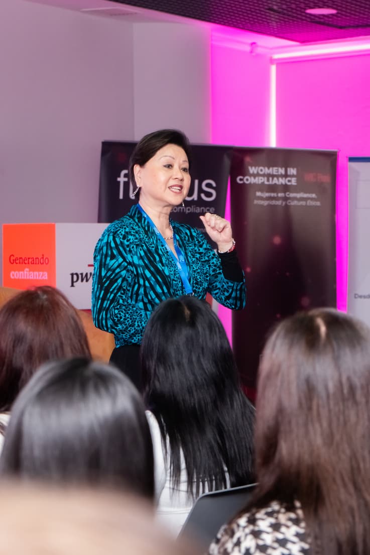 https://icompliancepe.s3.us-east-2.amazonaws.com/assets/women/8.jpg